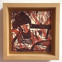 Edith Brouwer, Lezen 1, 75 euro, Lino op hout in baklijst, 10x10 cm