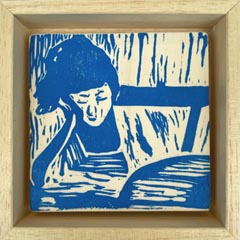 Edith Brouwer, Lezen 1 enkel, 75 euro, Linodruk op hout in baklijst, 10x10x3 cm
