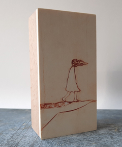Edith Brouwer, Cipres 1, 85 euro, Ets op blok zonder ljist, 10x5x3,5 cm