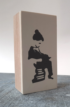 Edith Brouwer, Cipres 16, 85 euro, Ets op blok zonder ljist, 10x5x3,5 cm