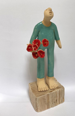 Kiki Demelinne, Aqua man met rode bloemen, 100 euro, Keramiek en sprokkelhout, 21x10x9 cm
