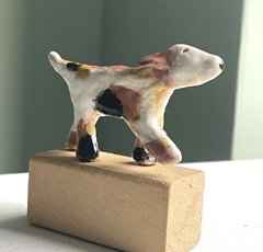 Kiki Demelinne, Gevlekte hond, 50 euro, Keramiek, 12x7x5 cm