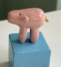 Kiki Demelinne, Spekkie blauw, 45 euro, Keramiek op blokkendoosblokje, 6 cm 