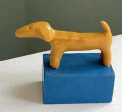 Kiki Demelinne, Teckel, 50 euro, Keramiek op blokkendoosblokje, 5 cm 