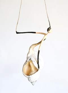 Linda Groen, Schelpvrouw, 150 euro, Gemengde techniek met wulkschelp, 14x10 cm