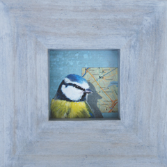 Liesbet Milort, Koolmees met landkaart, Gemengde technieken op karton, 24x24 cm incl. lijst, €.110,-