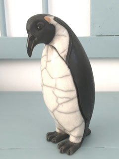 Elisabeth Leyen, Grote Pinguin, Raku, 19x9 cm, €.175,-