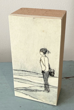 Edith Brouwer, Op pad grijs, 65 euro, Ets op houten blokje zonder ljist, 5x10x3,5 cm