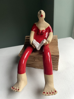 Kiki Demelinne, Lekker lezen rood, 140 euro, Keramiek, 13x9x15 cm