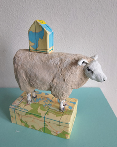 Liesbet Milort, Beach Babe, 185 euro, Mixed Media met papier-mach�, 11x5x14 cm