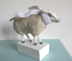 Liesbet Milort, met shawl, 185 euro, Mixed Media met papier-mach�, 11x5x9 cm