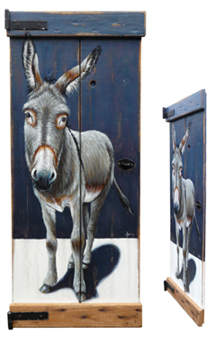 Fonny van Raaijen, Grijze ezel op kistdeksel, Acryl op oud hout, 76x33 cm, €.410,-