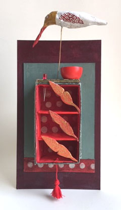 Tamar Rubinstein, Birdhouse met rood kopje, Gemengde techniek met lampje, 24x12 cm, €.150,-