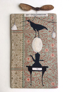 Tamar Rubinstein, Het vogelenbezoek 1, Collage met boekkaft, 26x22 cm, €.160,-