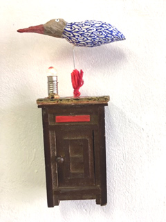 Tamar Rubinstein, Birdhouse in red light district (MET LAMPJE!), Gemengde techniek, 18x6 cm, €.165,-