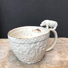 Joke schole, Mokje Neushoorn, Porselein met bladgoud, 10 cm, €.142,-