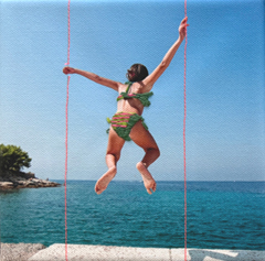 Annette van Waaijen, Jump 6, 275 euro, Foto op canvas met borduurwerk in lijst, 15x15 cm