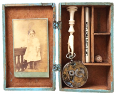 Antje Weber, Shadow box: Let's turn back time, Gemengde techniek in doos, 20x15,5x3 cm, €.110,-