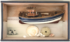 Antje Weber, At the Beach, Gemengde techniek/collage in doos, 9x19x32 cm, €.140,-