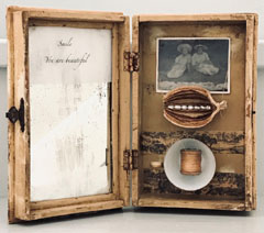 Antje Weber, Smile, You are beautiful, 130 euro, Gemengde techiek in doosje, 20x13x7