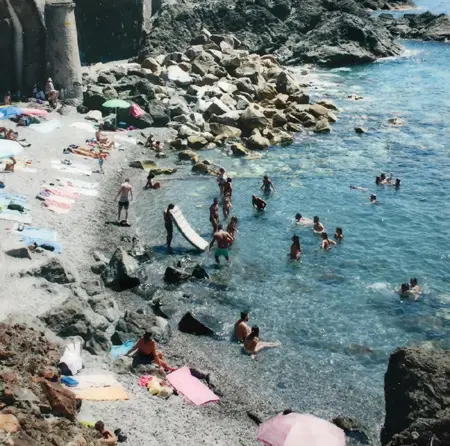 Annette van Waaijen, Italian beach, Photo on canvas with embroidery in wooden frame, 25x25 cm, €.275,-