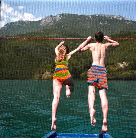 Annette van Waaijen, Jump 2, 245 euro, Photo on canvas with embroidery in frame, 15x15 cm