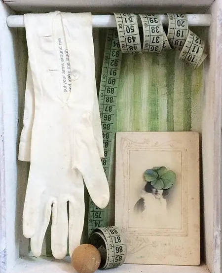 Antje Weber, Lady's glove, Mixed media/collage in box, €.150,-