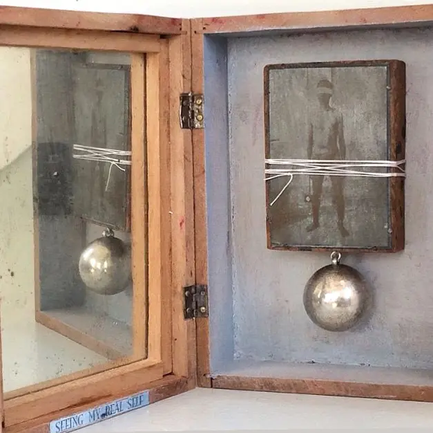 Antje Weber, Seeing my real self, Mixed media/collage in old wooden box, 16x12x3 cm, €.120,-