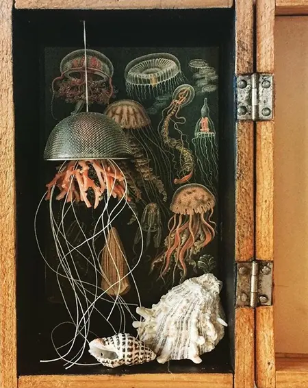 Antje Weber, Tea with Medusa, Mixed media in wooden box, 12x18x8 cm, €.160,-