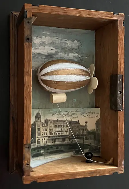 Antje Weber, Zeppelin, 170 euro, Mixed media in old box, 16x25x9 cm