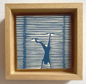 Edith Brouwer, Luxaflex handdstand, 75 euro, Linocut on wood in wooden frame, 10x10 cm