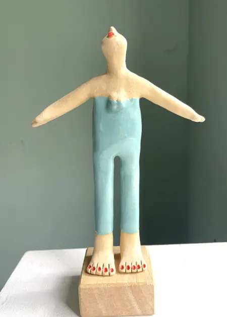 Kiki Demelinne, Vrouwtje in de Wind, 120 euro, Ceramic, 23x8x7 cm