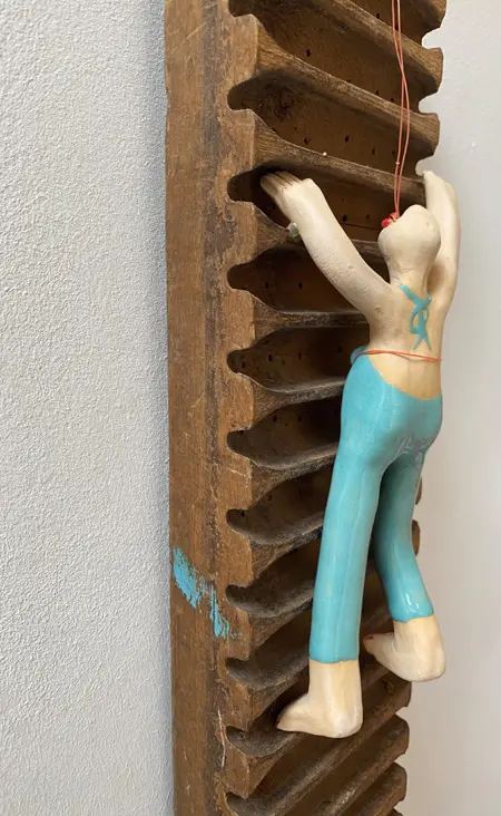 Kiki Demelinne, Aqua klimmer, 165 euro, Ceramic and old cigar press, 59 cm