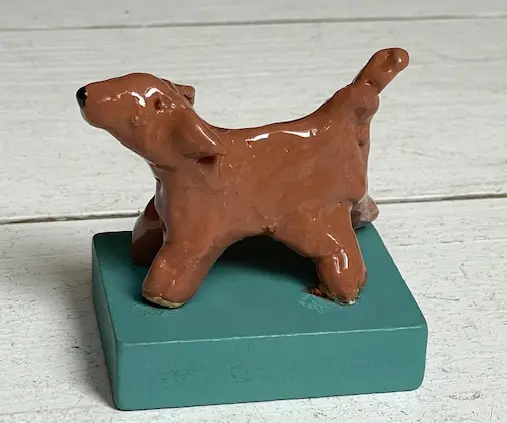 Kiki Demelinne, Bruin hondje, 50 euro, Ceramic, 7x8x5 cm