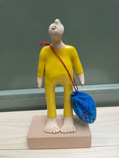 Kiki Demelinne, Geel Juttersmannetje, 90 euro, Ceramic, 21 cm