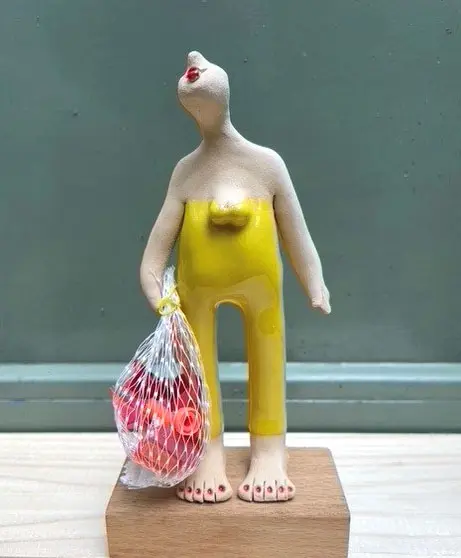 Kiki Demelinne, Geel Juttersvrouwtje, 90 euro, Ceramic, 21 cm
