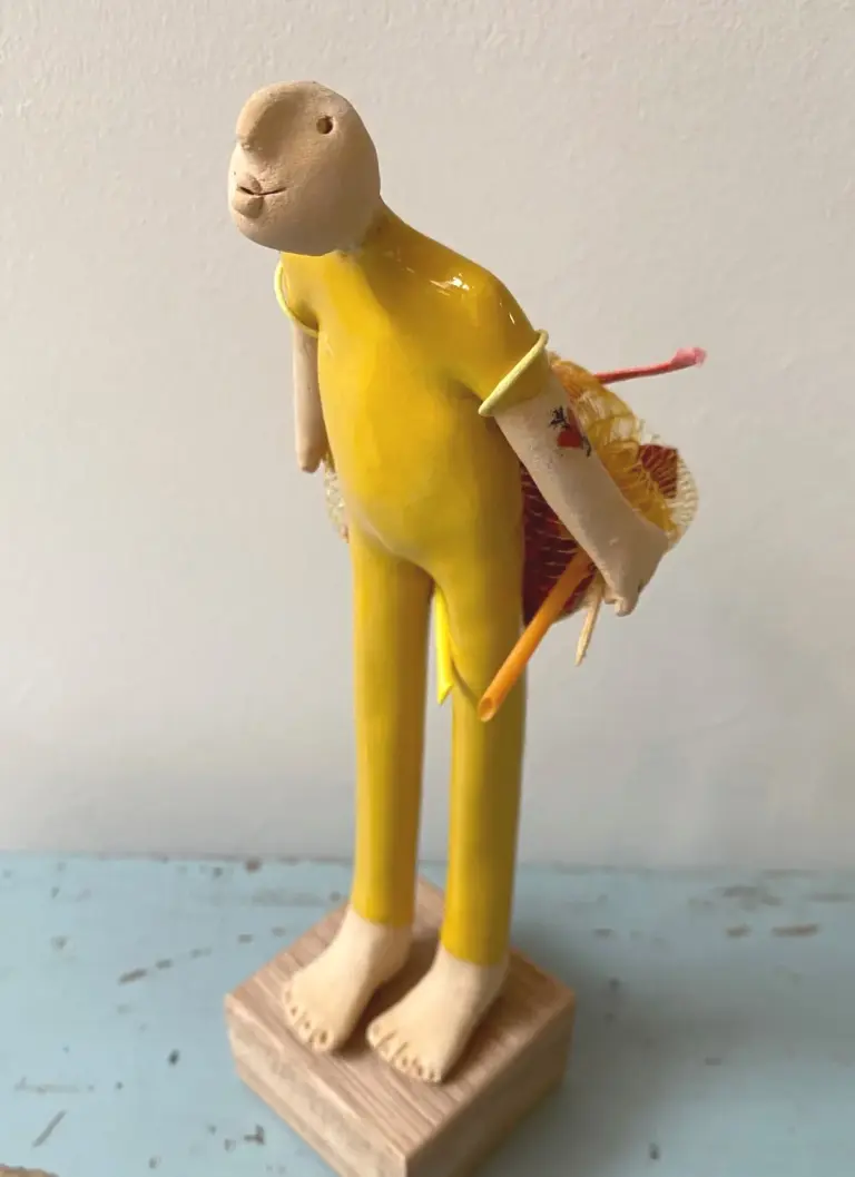 Kiki Demelinne, Gele jutter, 160 euro, Ceramic, 28 cm