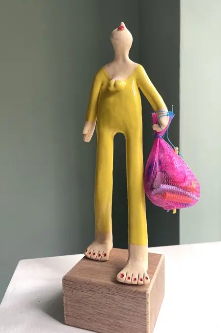 Kiki Demelinne, Gele Juttersvrouw, 160 euro, Ceramic and plastic beachcombed on the North Sea beach, 26x12x9 cm