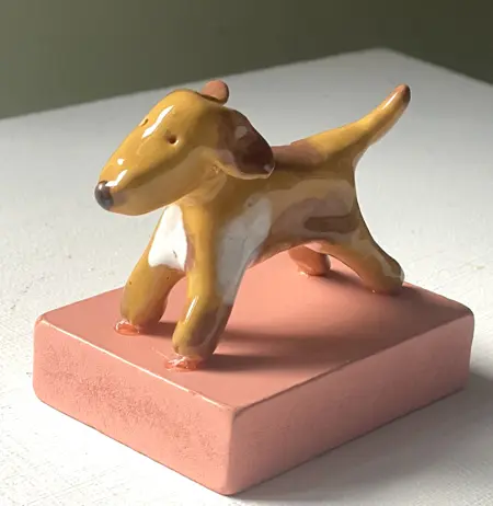 Kiki Demelinne, Hondje gevlekt, 45 euro, Ceramic on toy building block, 5x6x5 cm