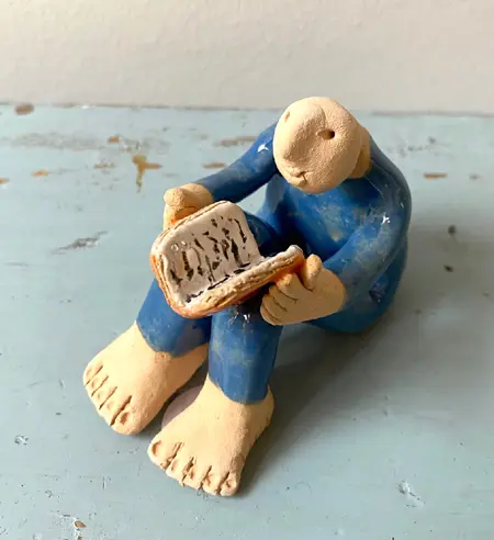 Kiki Demelinne, Lezen, 90 euro, Ceramic, 7x5x8 cm