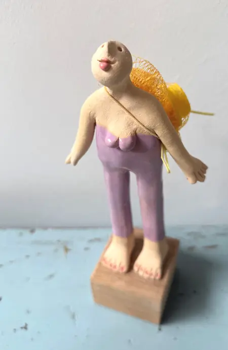 Kiki Demelinne, Lila Jutter V, 125 euro, Ceramic and plastic from the beach, 25 cm