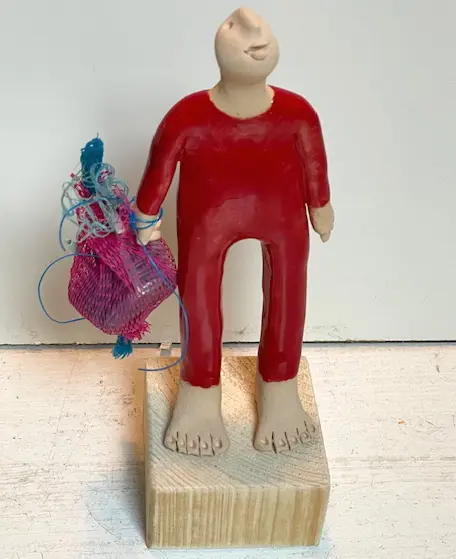 Kiki Demelinne, Man jutter rood, 100 euro, Ceramic, 22 cm