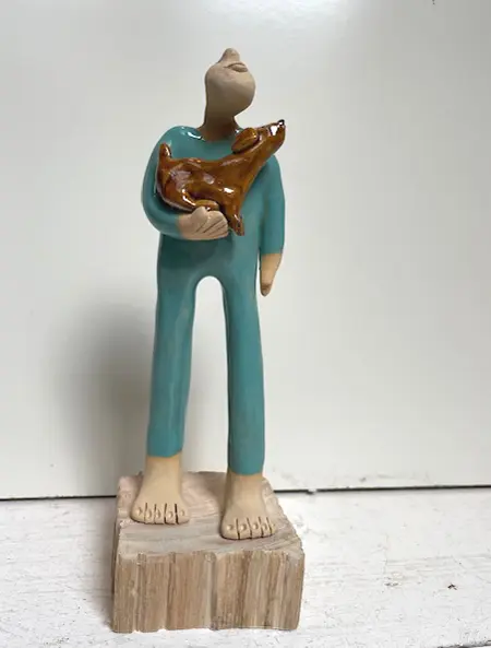 Kiki Demelinne, Man met hond aqua, 110 euro, Ceramic, 22 cm