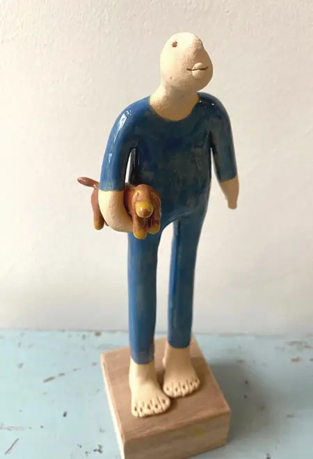 Kiki Demelinne, Man met teckel, 150 euro, Ceramic, 26 cm