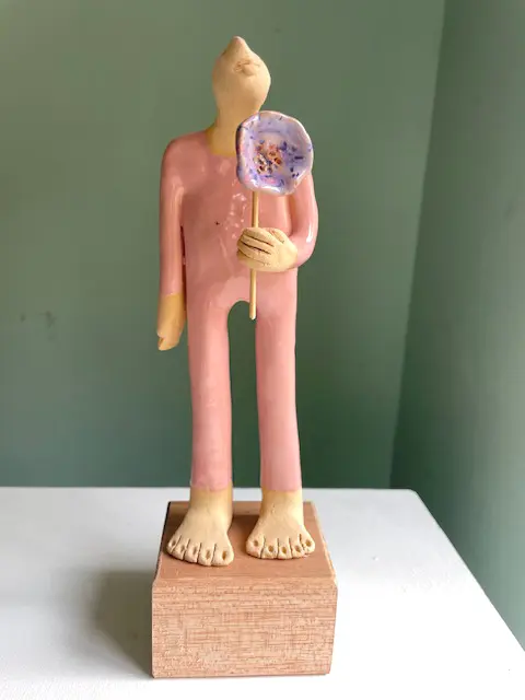 Kiki Demelinne, Mannetje met bloem roze, 125 euro, Ceramic, 23 cm