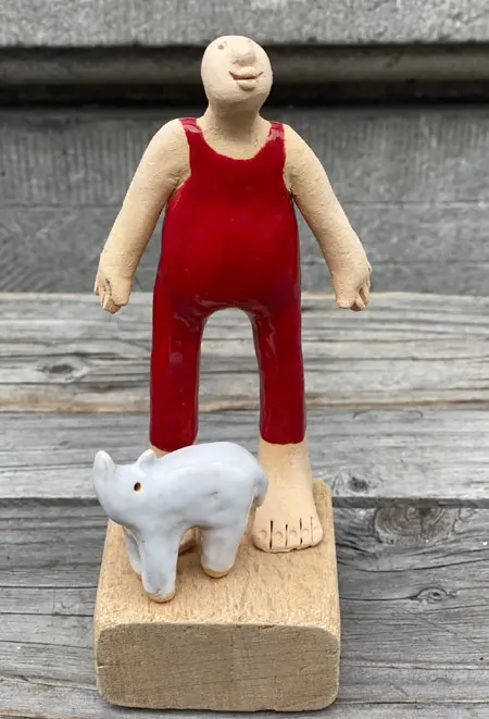 Kiki Demelinne, Neushoorn rood, Ceramic on wooden base, 14 cm, €.75,-