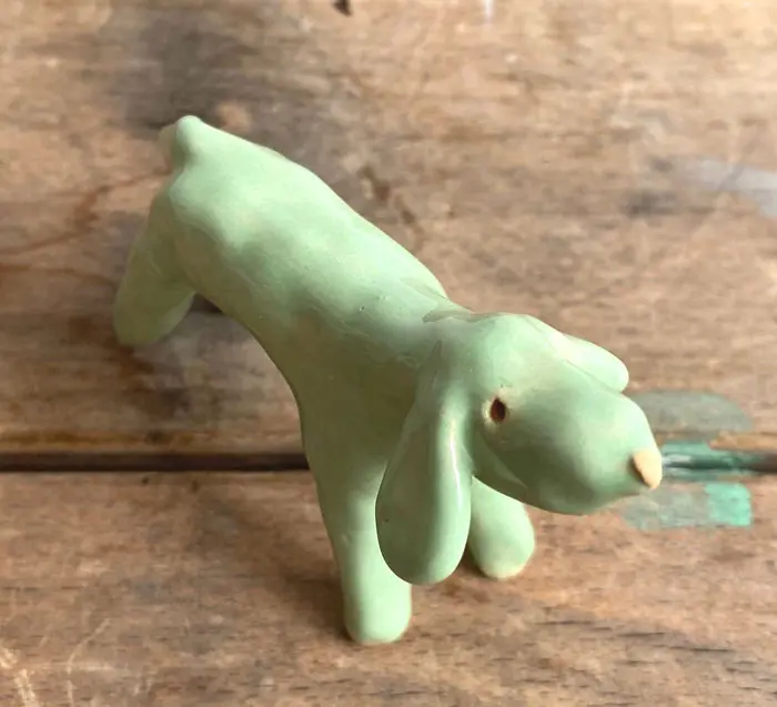 Kiki Demelinne, Pistache hondje, 32 euro, Ceramic, 8x8x3 cm
