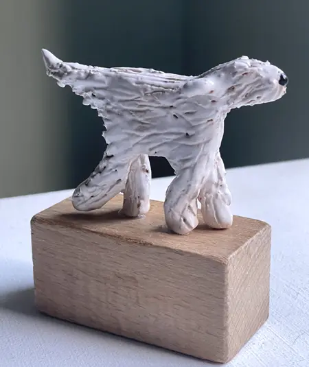 Kiki Demelinne, Rennend hondje, 55 euro, Ceramic on toy building block, 9x9x4 cm