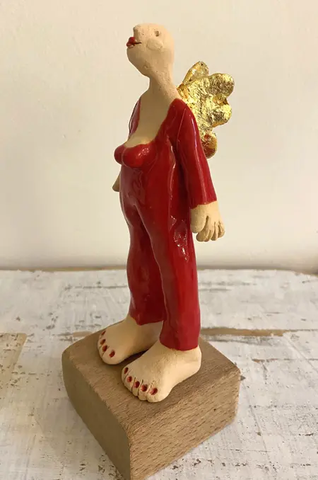 Kiki Demelinne, Rode Engel, 90 euro, Ceramic and gold leaf, 15 cm