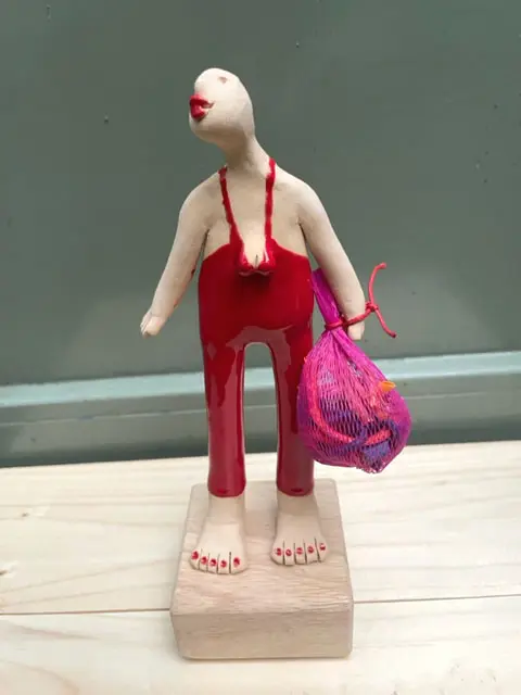 Kiki Demelinne, rode Juttersvrouwtje, 95 euro, Ceramic, 21 cm